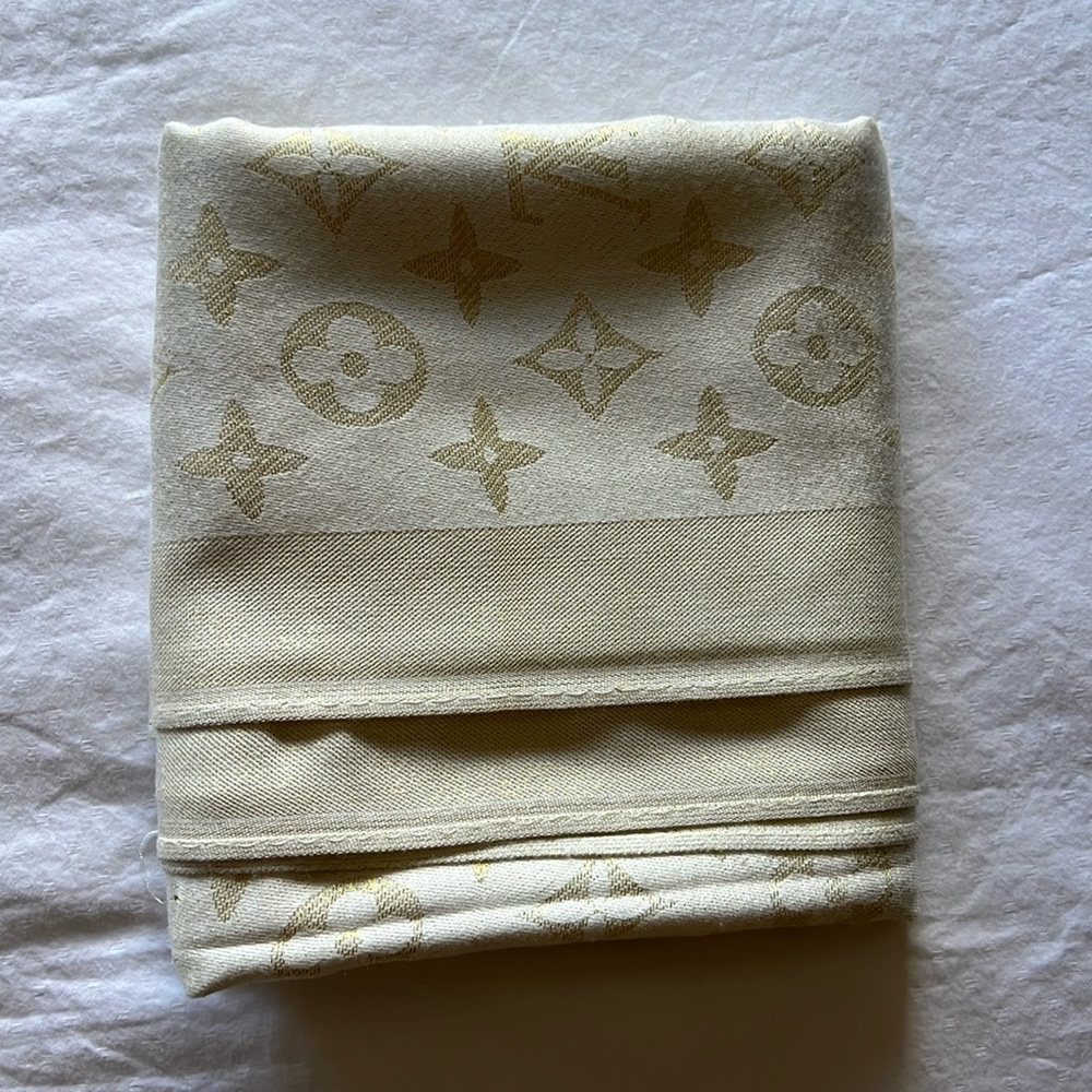 Two toned reversible Louis Vuitton scarf/shawl